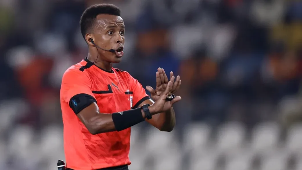 Estados Unidos revogam ingressos de torcedores iranianos às vésperas da Copa do Mundo 6 governo-trump-nega-entrada-de-arbitro-somali-escalado-para-a-copa-do-mundo-o-arbitro-da-somalia-omar-abdulkadir-artan-durante-a-copa-africana-de-nacoes-can-tvt-news