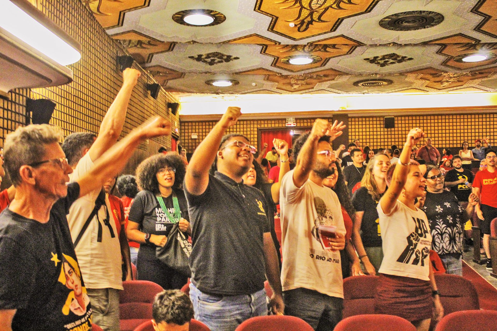 60 anos pcr. RECIFE. Militantes puxam palavras de ordem. Foto: JAV/PE