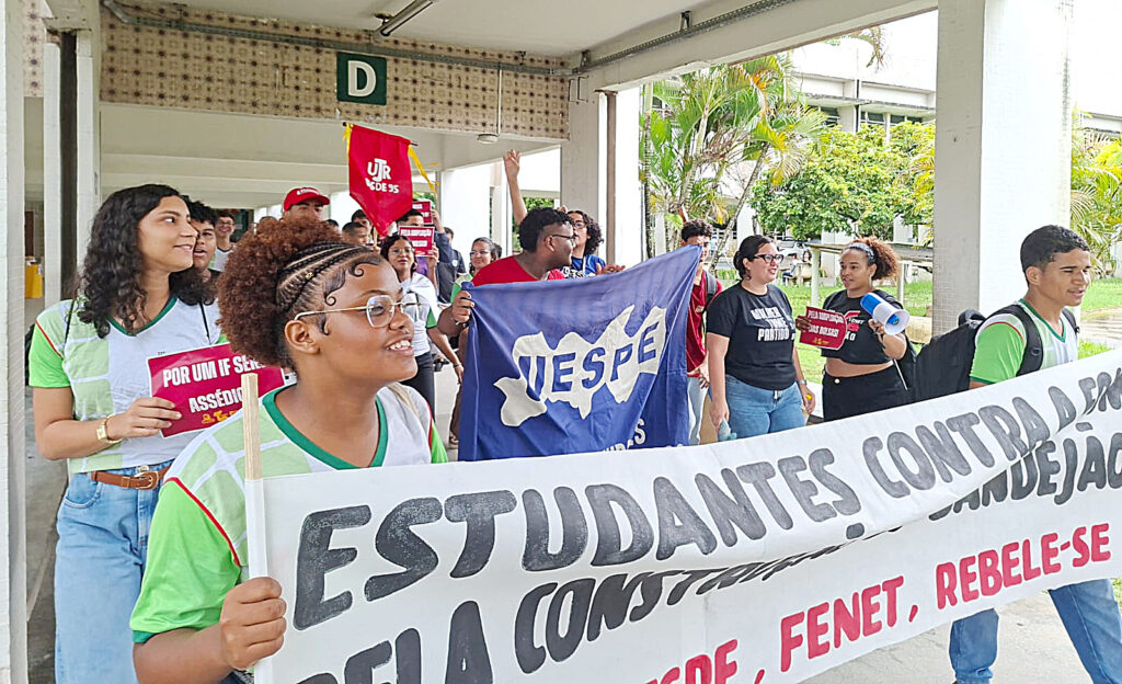 Estudantes dos Institutos Federais protestam pelo direito à alimentação Estudantes dos Institutos Federais protestam pelo direito à alimentação