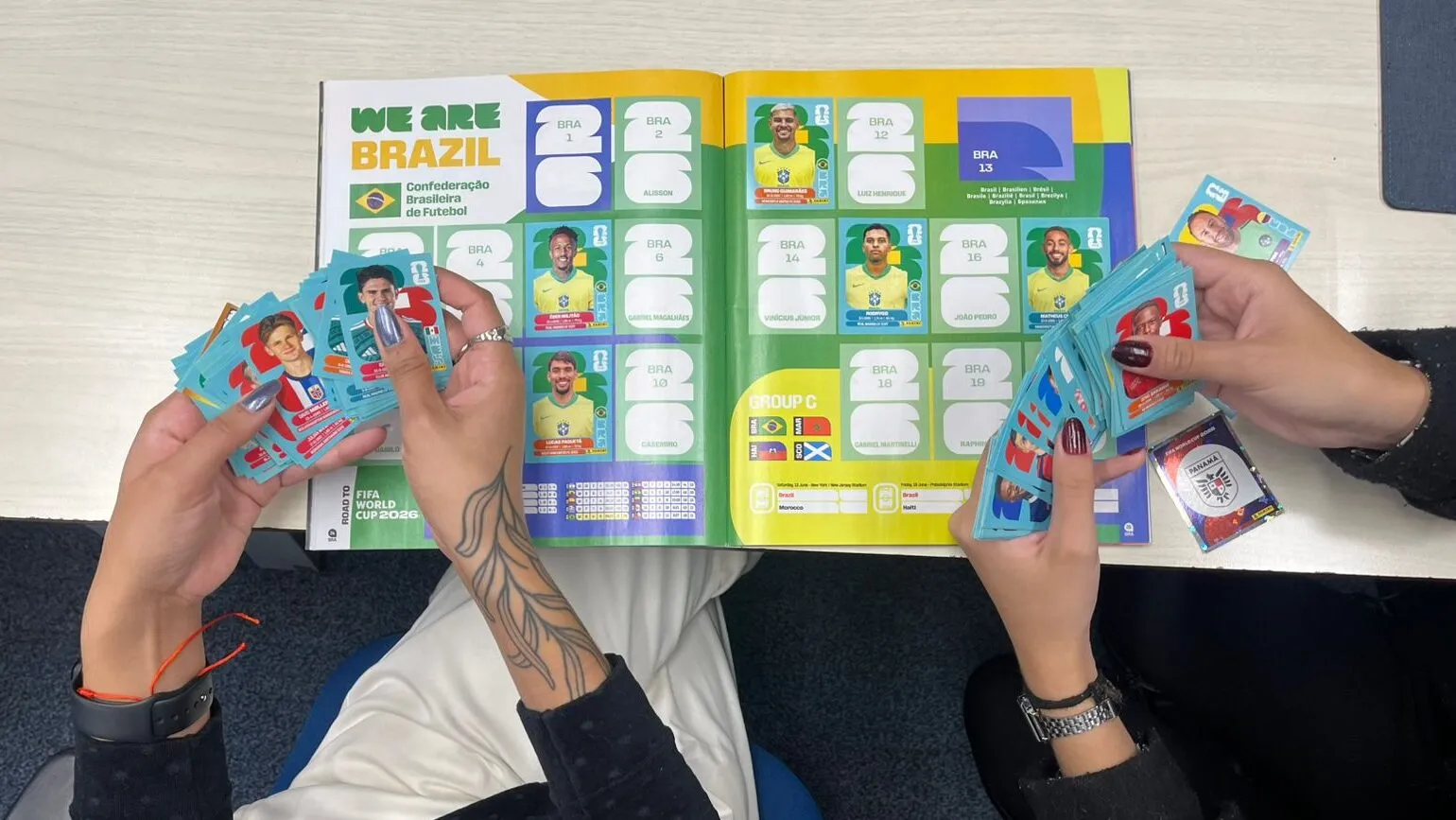 Apostas para Quina de São João 2026 estão abertas 11 álbum-x-convocação-quais-figurinhas-da-selecao-estao-certas-página-da-selecao-brasileira-no-álbum-da-copa-da-panini-foto-tvt-news-tvt-news