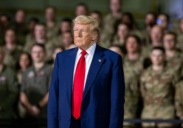 Trump diz que pretende eliminar urânio enriquecido do Irã, com ou sem acordo Trump diz que pretende eliminar urânio enriquecido do Irã, com ou sem acordo