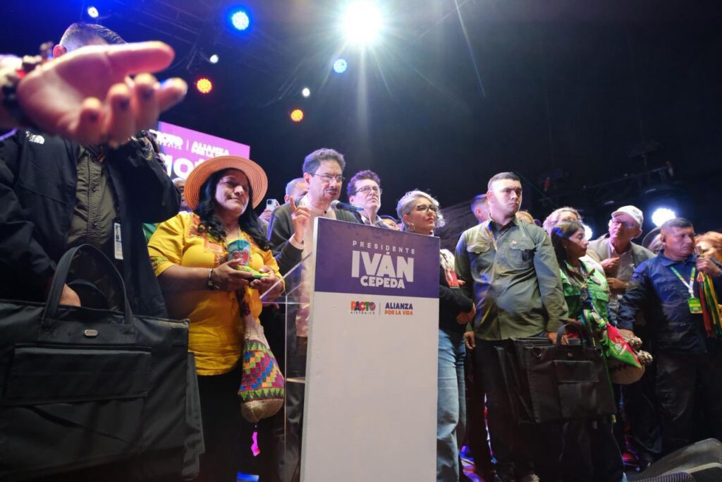 Colombianos que vivem no exterior começam a votar no segundo turno presidencial