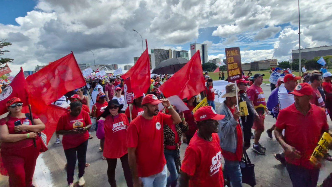 STF destrava processos sobre pejotização e libera retomada de ações trabalhistas até julgamento nos TRTs 10 fim-da-escala-6x1-marcha-da-classe-trabalhadora-trabalho-trabalhadores-pautas-trabalhadores-jornada-de-trabalho-sem-reducao-salarial-centrais-sindicais-brasilia-fotos-ricardo-weber-tvt-news