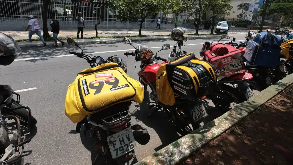 Entregadores de app podem financiar novas motos elétricas 2 entregadores-de-app-podem-financiar-novas-motos-eletricas-move-brasil-entregadores-e-motoapp-programa-de-financiamento-especial-voltado-a-profissionais-que-trabalham-com-entregas-de-mercadorias-transporte-de-passageiros-ou-transporte-de-cargas-por-meio-de-aplicativos-ou-com-vinculo-celetista-tvt-news