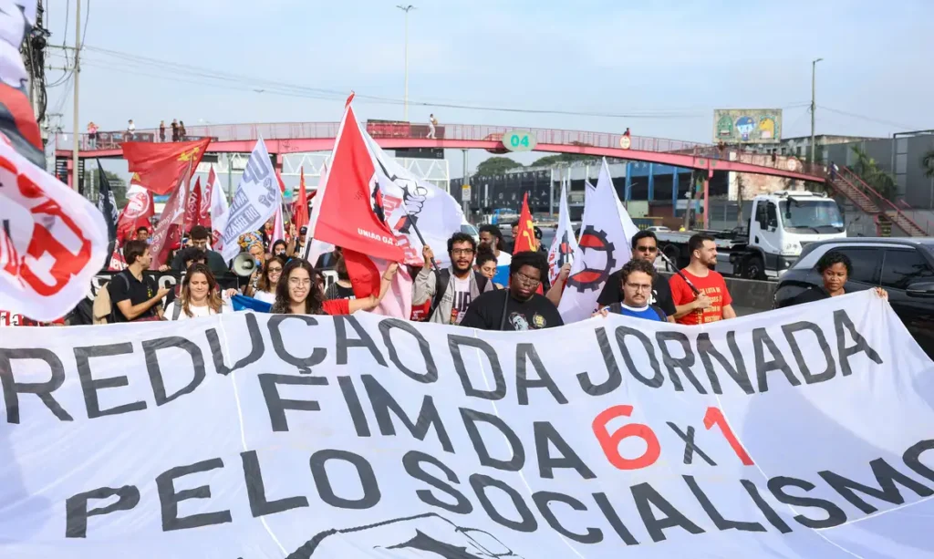 Ato no Rio abre mobilização para pressionar Senado pelo fim da escala 6×1 Ato no Rio abre mobilização para pressionar Senado pelo fim da escala 6×1