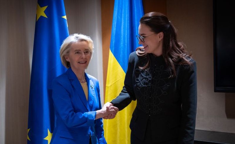 Ucrânia recebe primeira parte de ajuda financeira da União Europeia Ucrânia recebe primeira parte de ajuda financeira da União Europeia