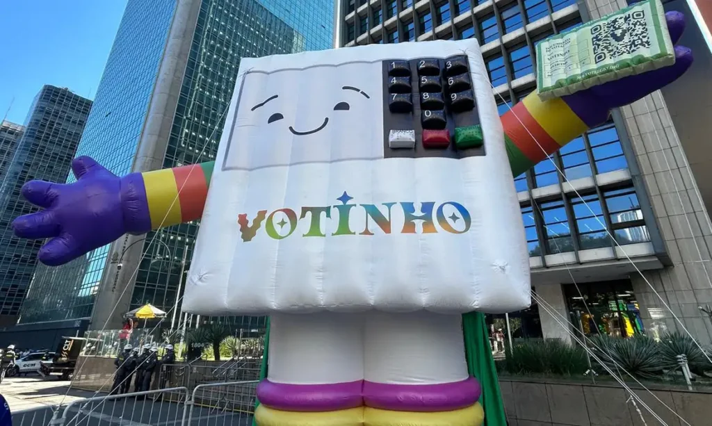 Parada do Orgulho LGBT+ comemora 30 anos e alerta para importância do voto