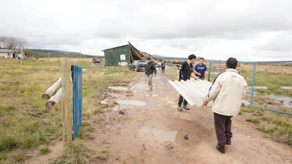 Temporal destrói casas e produção em assentamentos do MST em Eldorado do Sul (RS) Temporal destrói casas e produção em assentamentos do MST em Eldorado do Sul (RS)