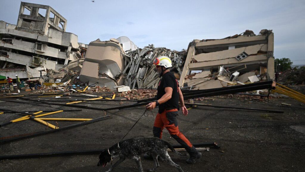 Sobe para 2.595 número de mortos em terremotos na Venezuela