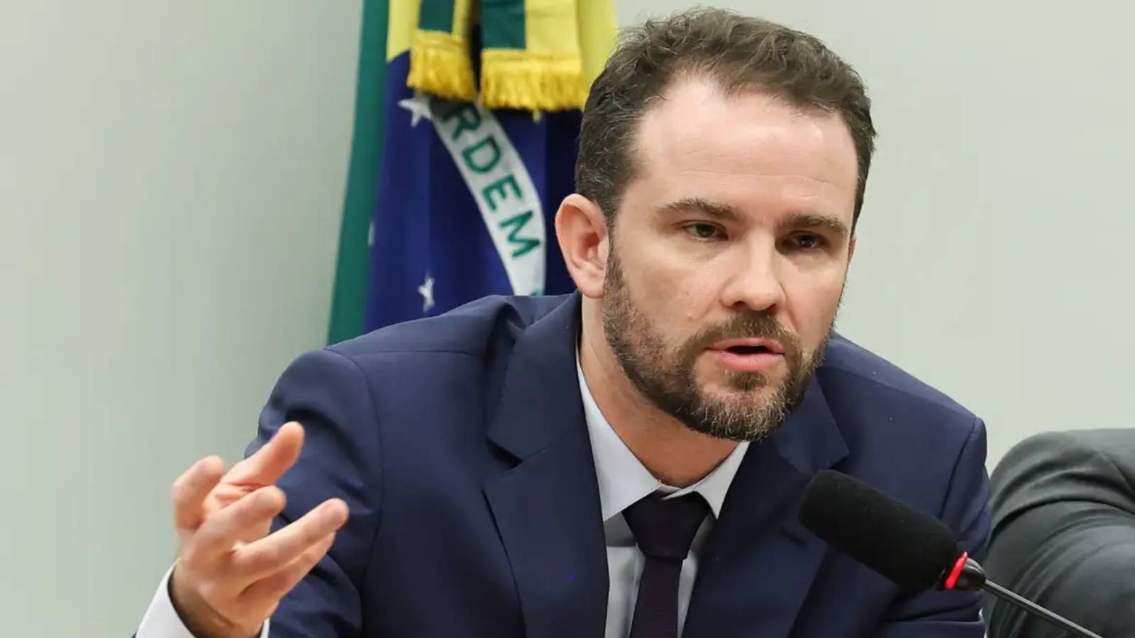 Senadores estendem por 60 dias MP que autoriza subsídios aos combustíveis 5 ministro-da-fazenda-dario-durigan-anunciou-no-inicio-de-julho-que-governo-federal-comecaria-a-retirar-o-subsidio-da-gasolina-foto-lula-marques-agencia-brasil