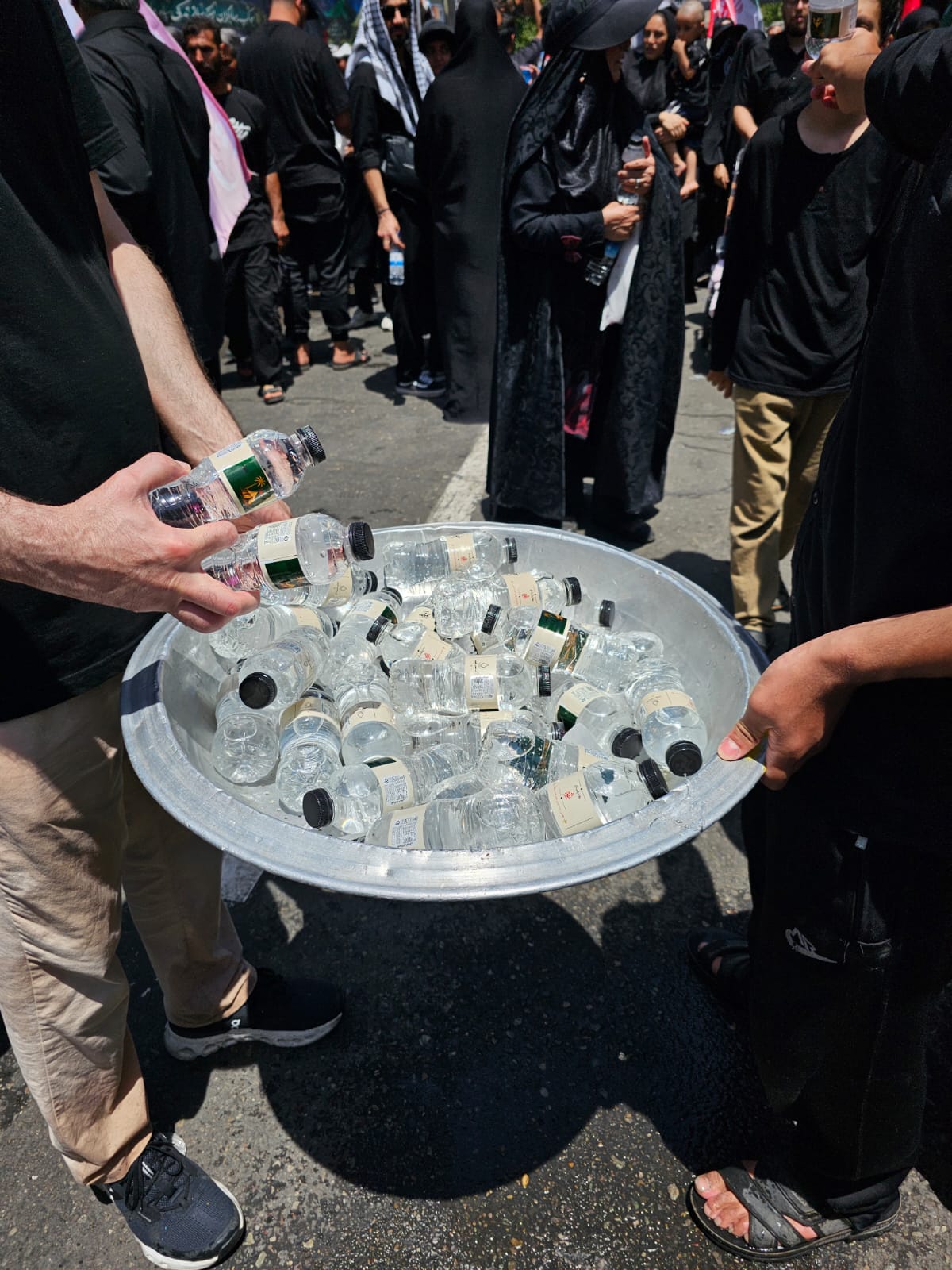 distribuicao-de-agua-gratuitamente-para-aplacar-sensacao-termica-de-ate-40oc-foto-laura-capriglione-tvt