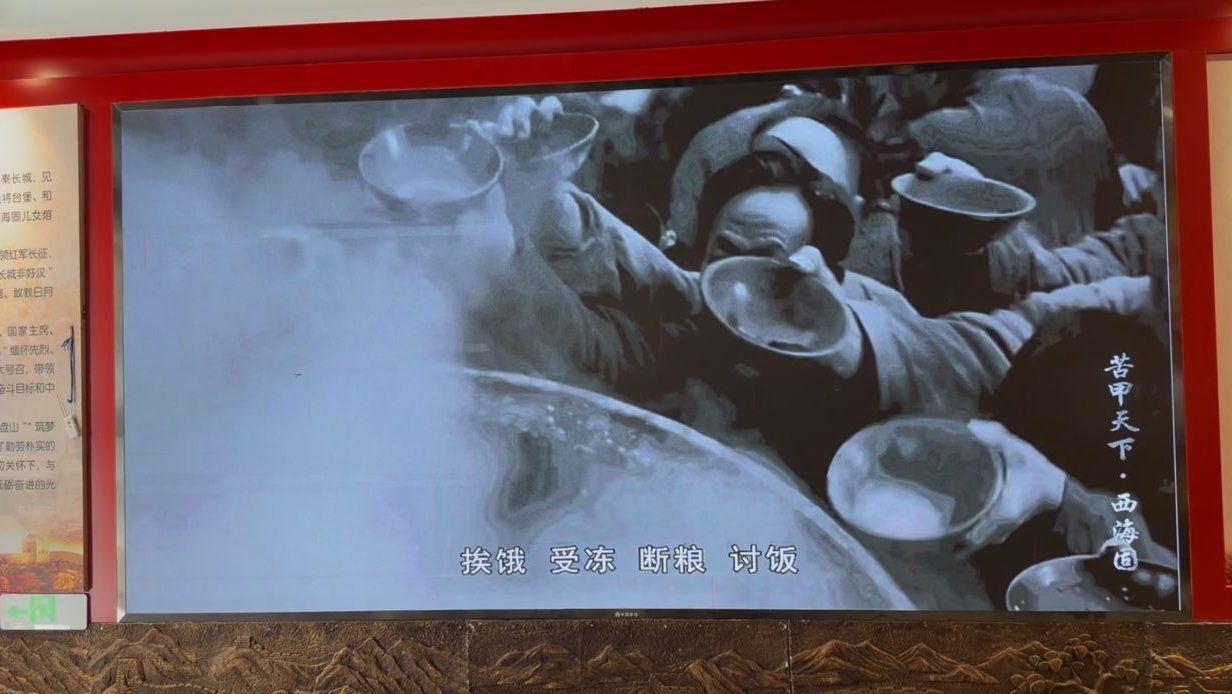 Exclusivo: Como a tecnologia transformou "solo infértil" na horta da China 12 fome-e-miseria-em-ningxia-imagens-documentais-exibidas-no-parque-memorial-de-jiangtaibu-foto-talita-galli-tvt-news
