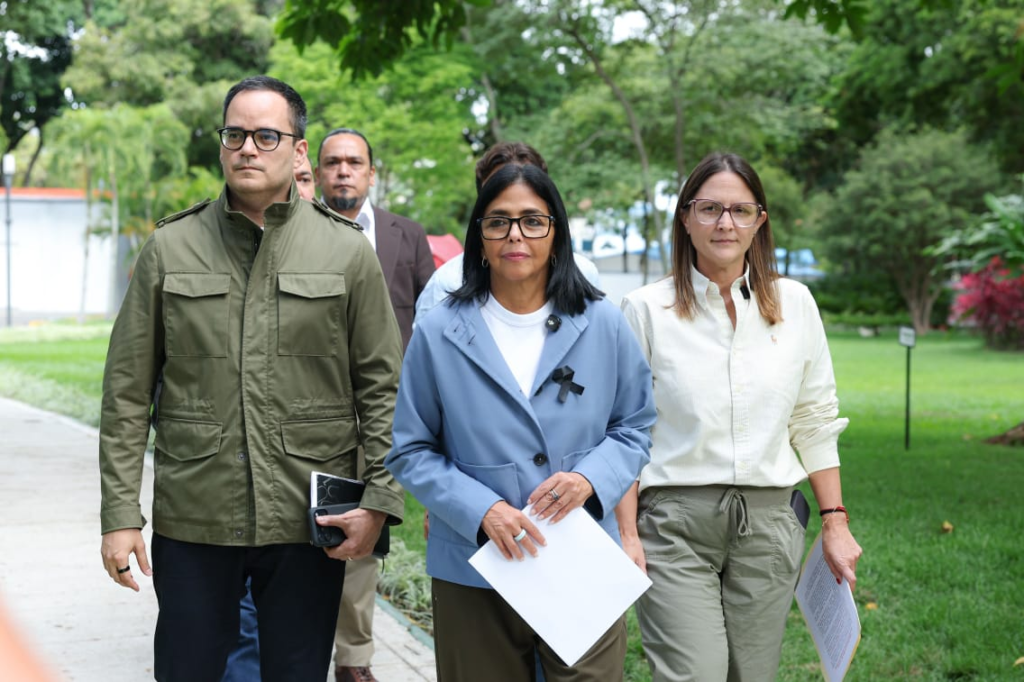 Delcy Rodríguez anuncia que voos comerciais em Caracas serão retomados ‘em breve’