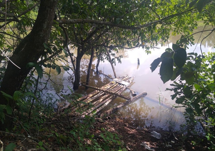 Local onde trabalhadores que cortavam lenha para Chayb tomavam banho (Foto: Divulgação/AFT-MTE)