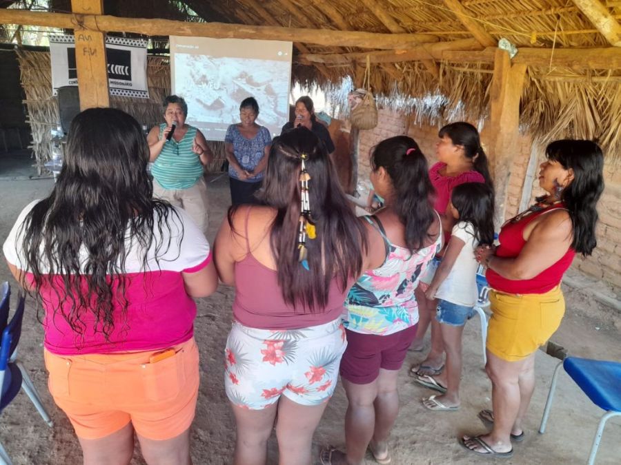 Meeting in the Xerente Indigenous Territory, which could be affected by construction work by Pedro Afonso Bioenergia. (Photo: CIMI Goiás/Tocantins Regional Office)
