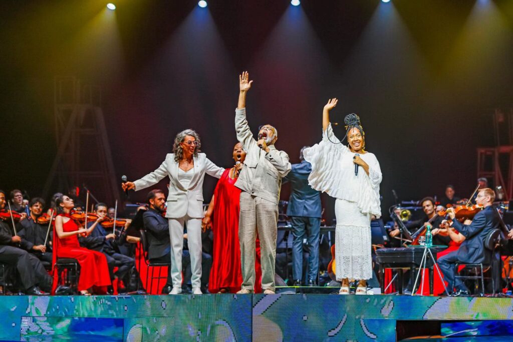 Show de Gilberto Gil reinaurga Teatro Castro Alves Show de Gilberto Gil reinaurga Teatro Castro Alves
