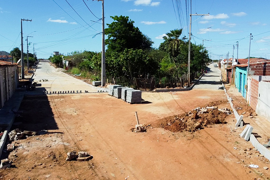 Calçamento das ruas era feito com a instalação de bloquetes (Foto: Pedro Stropasolas/Repórter Brasil)