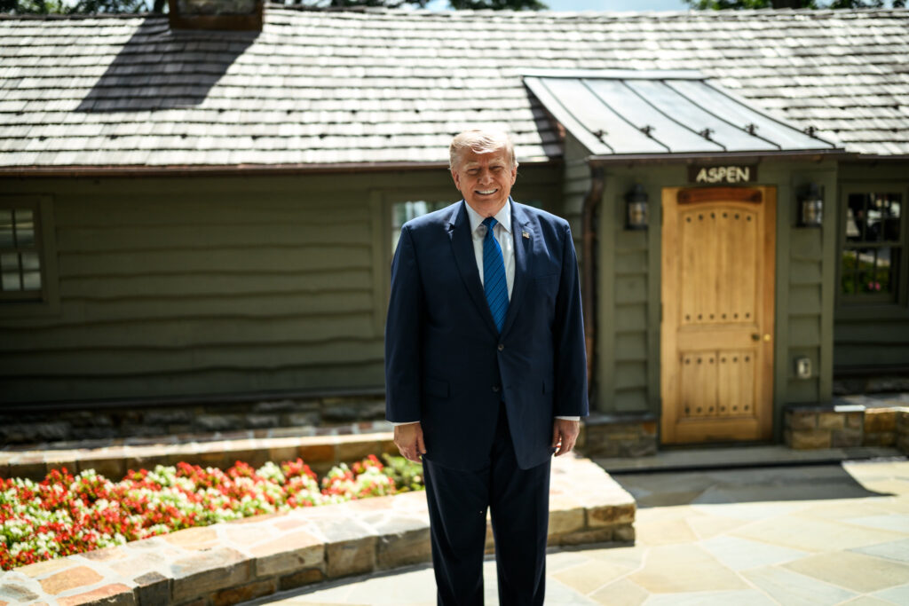 Trump assina ordem executiva para restringir cidadania por nascimento nos EUA Trump assina ordem executiva para restringir cidadania por nascimento nos EUA