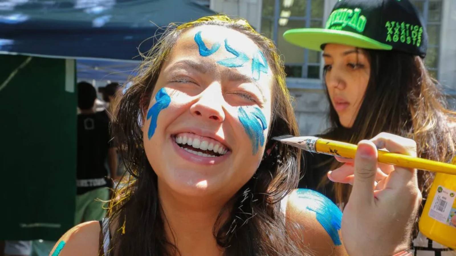 Fuvest lança Guia de Jornada do Vestibular 2027; veja calendário e principais orientações 7 fuvest-lanca-concurso-inedito-para-criacao-das-capas-dos-guias-do-vestibular-2027-um-dos-principais-diferenciais-da-iniciativa-e-a-valorizacao-da-producao-artistica-manual-foto-marcos-santos-usp-imagens-tvt-news