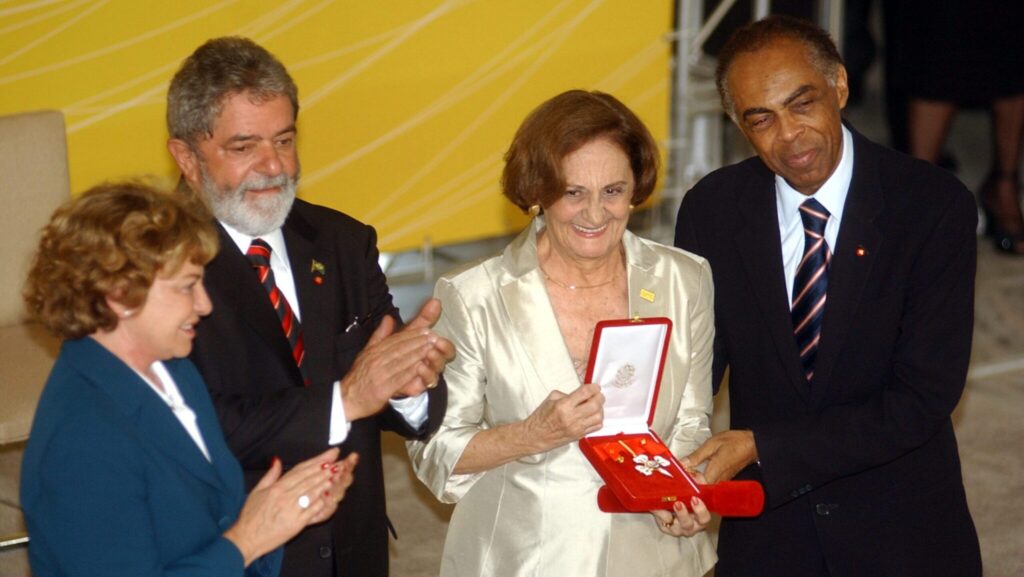 Atriz Laura Cardoso morre aos 98 anos Atriz Laura Cardoso morre aos 98 anos