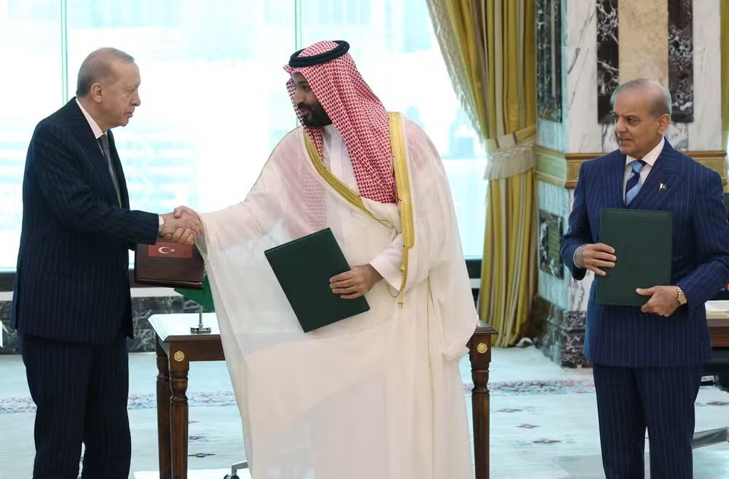 Arábia Saudita, Paquistão e Turquia assinam acordo de cooperação em defesa