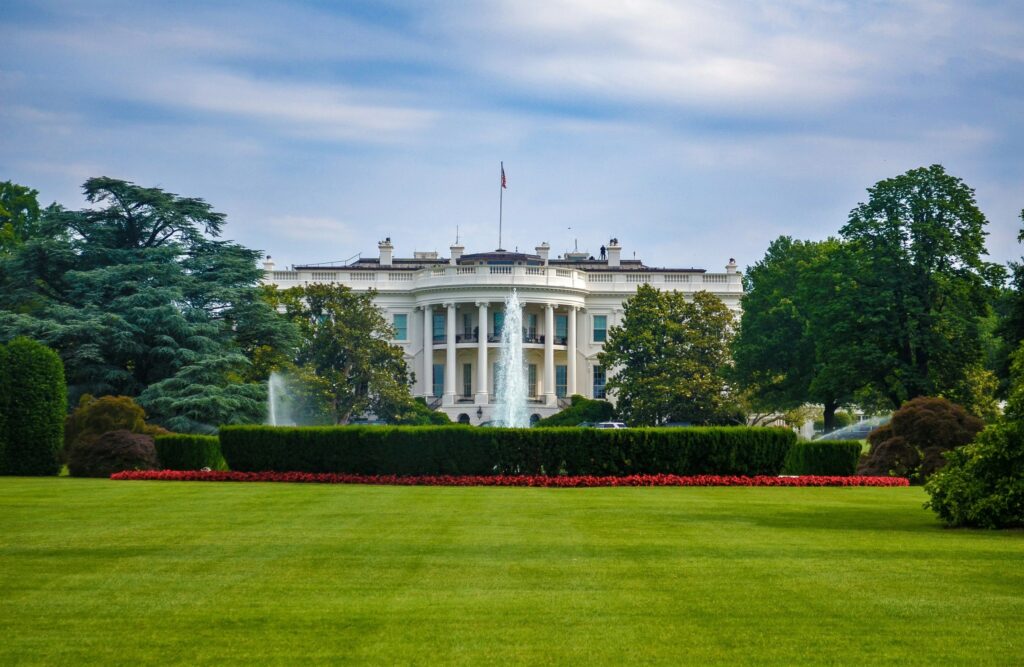 Dívida dos EUA bate recorde de US$ 40 trilhões nos governos Trump e Biden Dívida dos EUA bate recorde de US$ 40 trilhões nos governos Trump e Biden