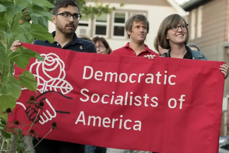Se o DSA almeja iluminar o caminho para o socialismo em terras americanas, ele não pode se esquivar do que é repensar o império desde dentro.  (Foto: Joe Brusky / Flickr)