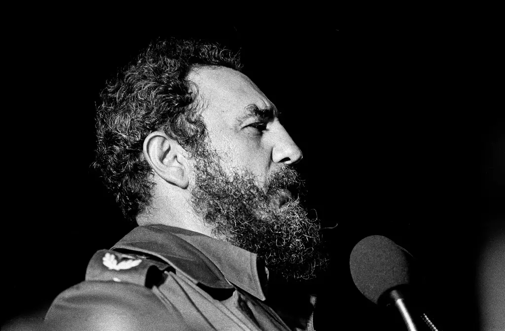 Fidel Castro discursa em Havana, em 1987