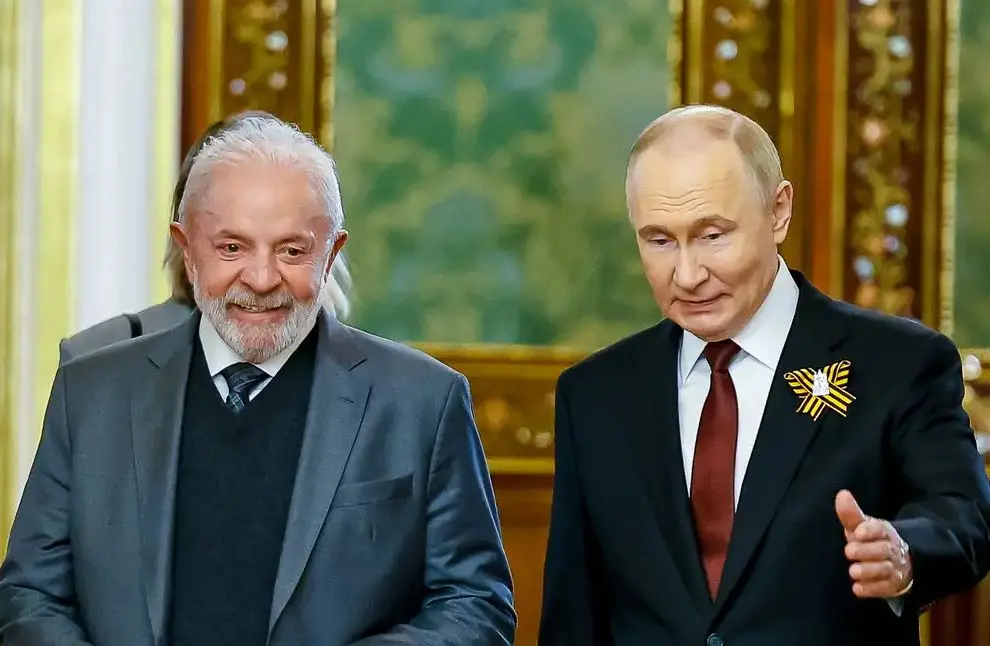 Lula e Putin conversam sobre aumentar parceria comercial e fim da guerra na Ucrânia Lula e Putin conversam sobre aumentar parceria comercial e fim da guerra na Ucrânia
