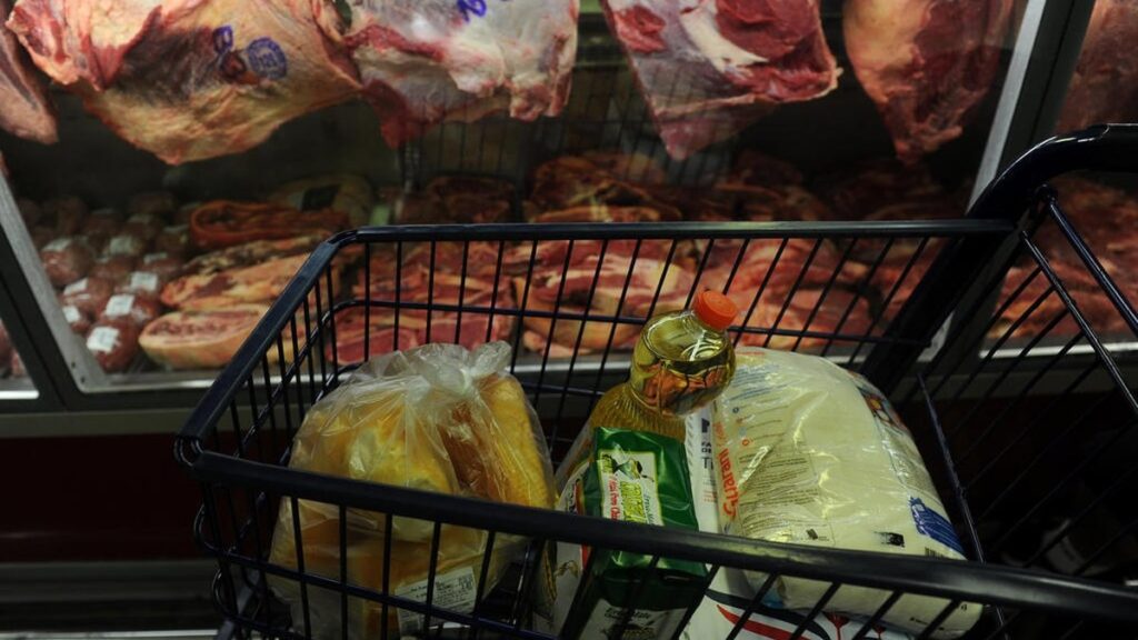 Comida cara: O que o recorde da safra não mostra?
