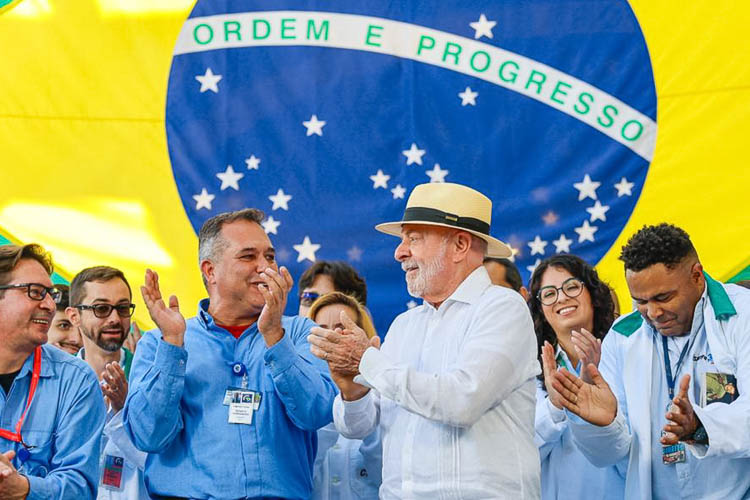 Lula reforça investimentos no programa nuclear da Marinha para submarino brasileiro Lula reforça investimentos no programa nuclear da Marinha para submarino brasileiro
