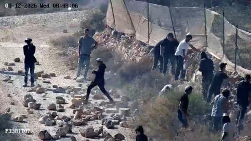 Tropas israelenses expulsam famílias palestinas de residências na Cisjordânia Tropas israelenses expulsam famílias palestinas de residências na Cisjordânia