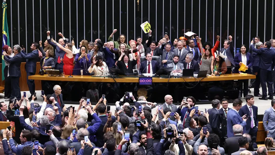 Omar Aziz recebe centrais sindicais antes de votação da PEC do fim da escala 6x1 2 pec-fim-da-escala-6x1-foi-aprovado-na-câmara-dos-deputados-em-maio-foto-bruno-spada-camara-dos-deputados