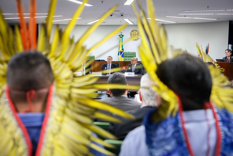 Indígenas participam de uma das reuniões da câmara de conciliação do STF sobre o marco temporal, coordenada pelo ministro Gilmar Mendes, que foi encerrada em julho de 2025 sem acordo (Foto: Gustavo Moreno/STF)