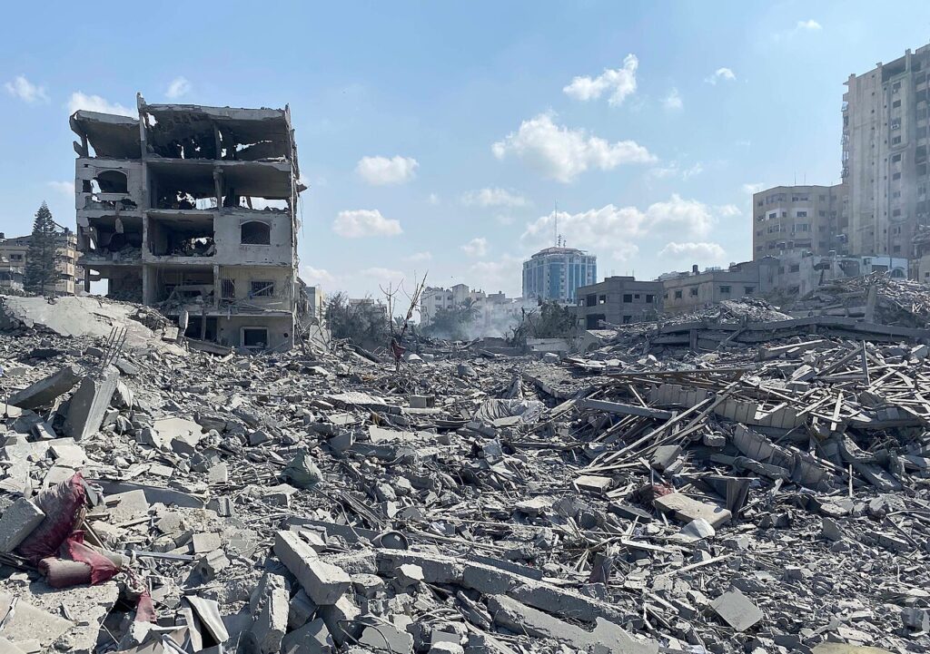 Gaza tem mais de 60 milhões de toneladas de escombros e milhares de corpos soterrados