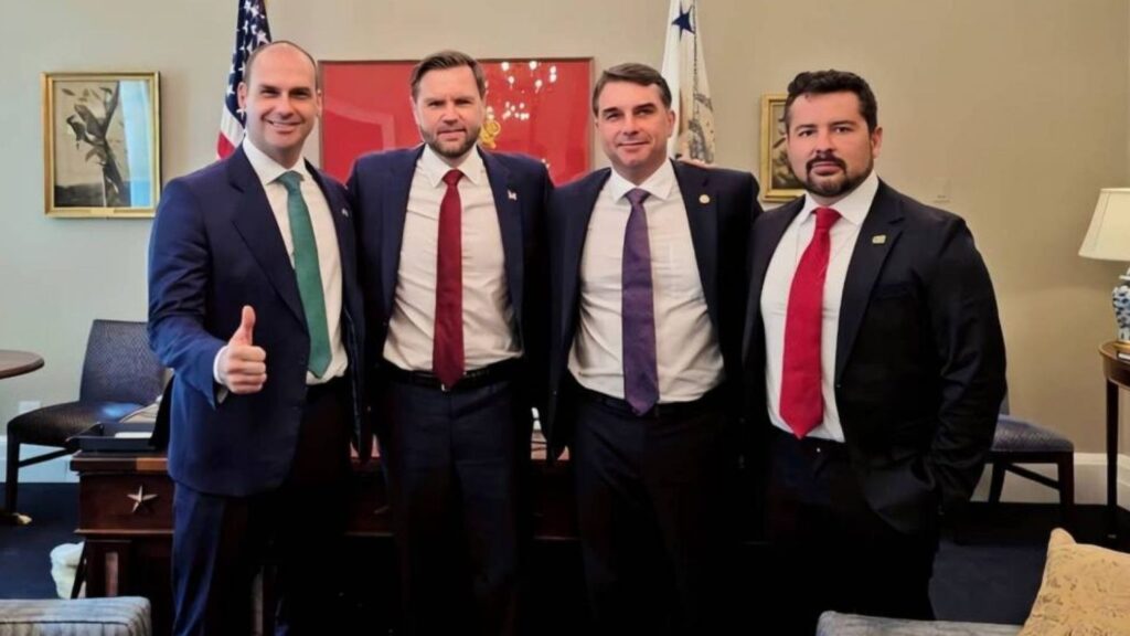 Empresa de vice dos EUA é suspeita de ligação com campanha de Flávio Bolsonaro
