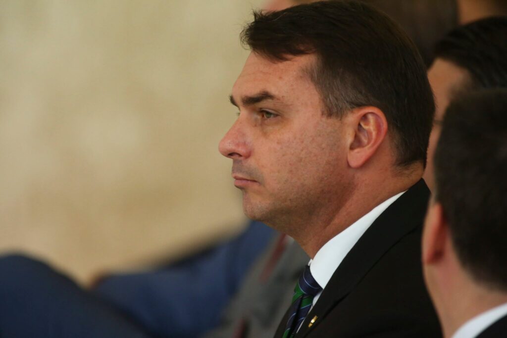 Trabalho: os retrocessos que Flávio Bolsonaro propõe Trabalho: os retrocessos que Flávio Bolsonaro propõe