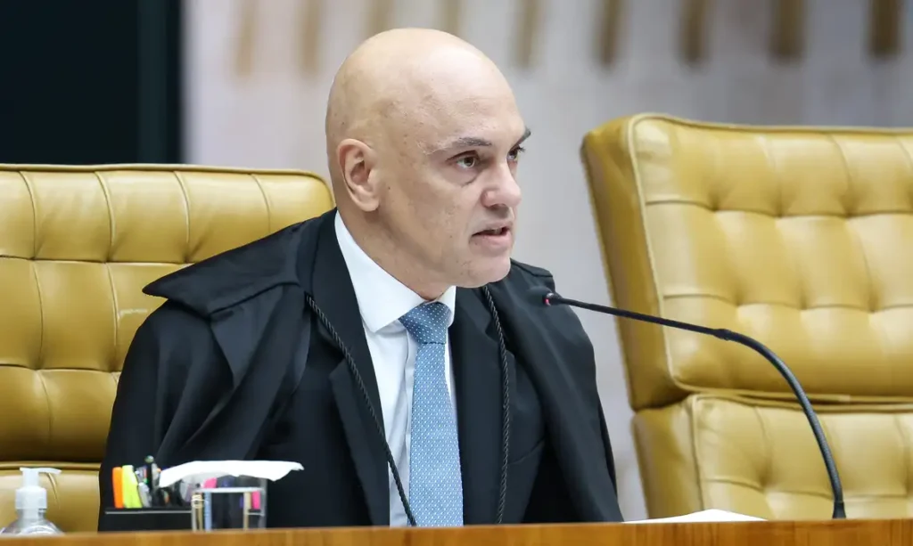 Moraes manda expedir mandado de prisão contra Eduardo Bolsonaro e cancela passaportes Moraes manda expedir mandado de prisão contra Eduardo Bolsonaro e cancela passaportes