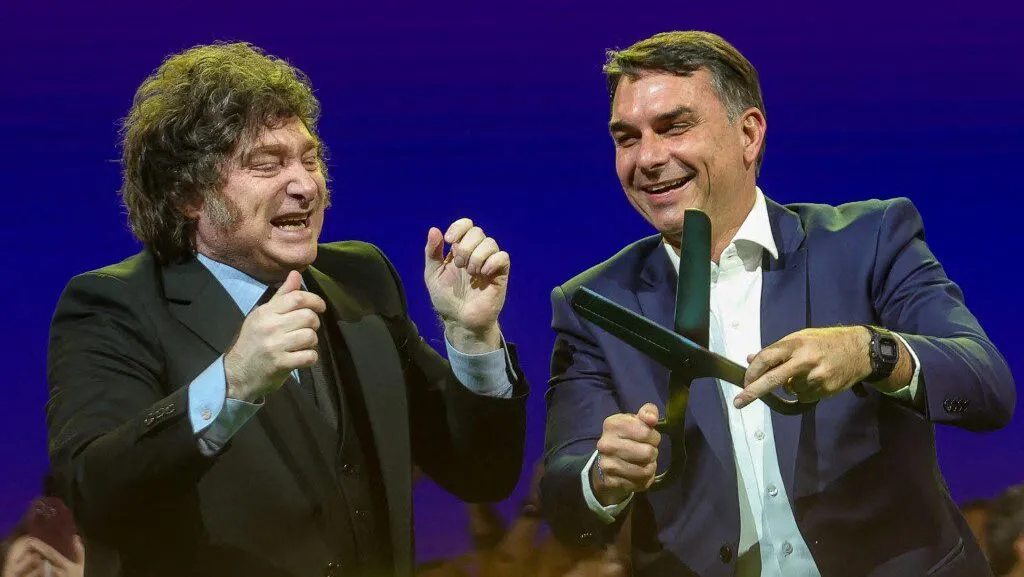 fuga-de-flavio-bolsonaro-milei-argentina