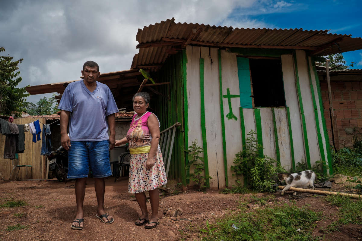 Depois de receber um terreno pelo programa de reforma agrária, Zé Carlos precisou vender a área e mudar para cidade para realizar tratamentos de saúde (Foto: Fernando Martinho/Repórter Brasil)