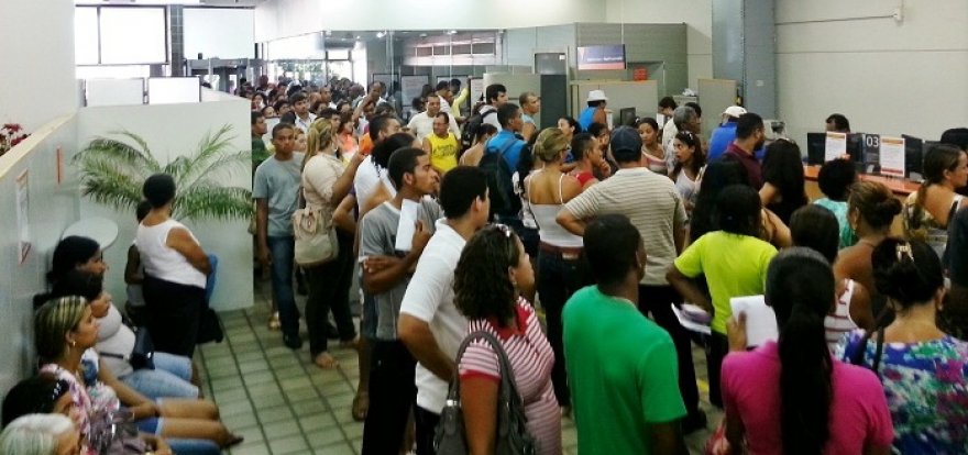 Lei aumenta número de assentos nas agências bancárias